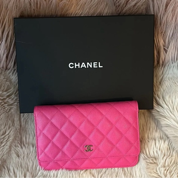 Chanel caviar wallet on chain. Stickers still on hardware. - Picture 4 of 6